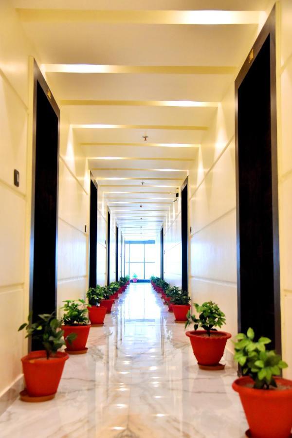 Hotel Vinayak Λάκναου Εξωτερικό φωτογραφία
