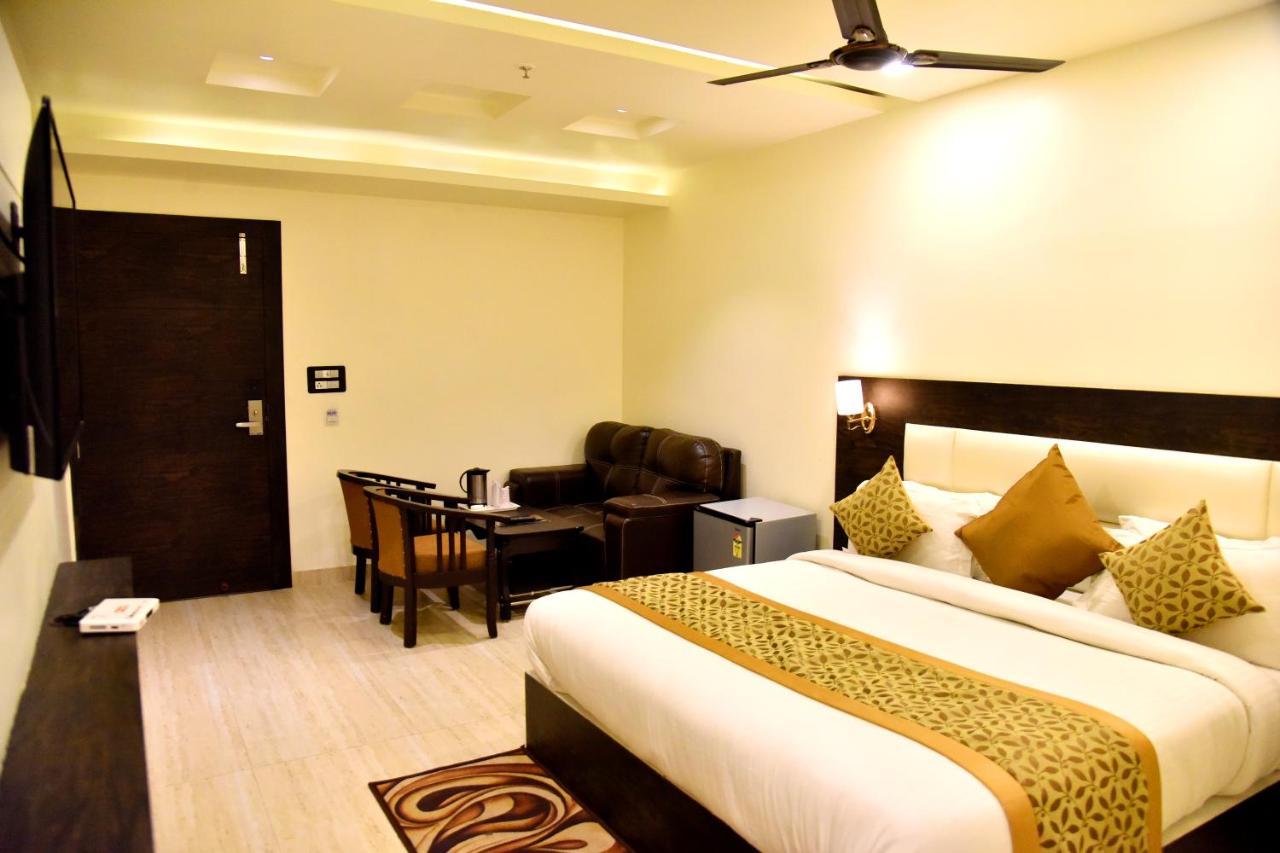 Hotel Vinayak Λάκναου Εξωτερικό φωτογραφία