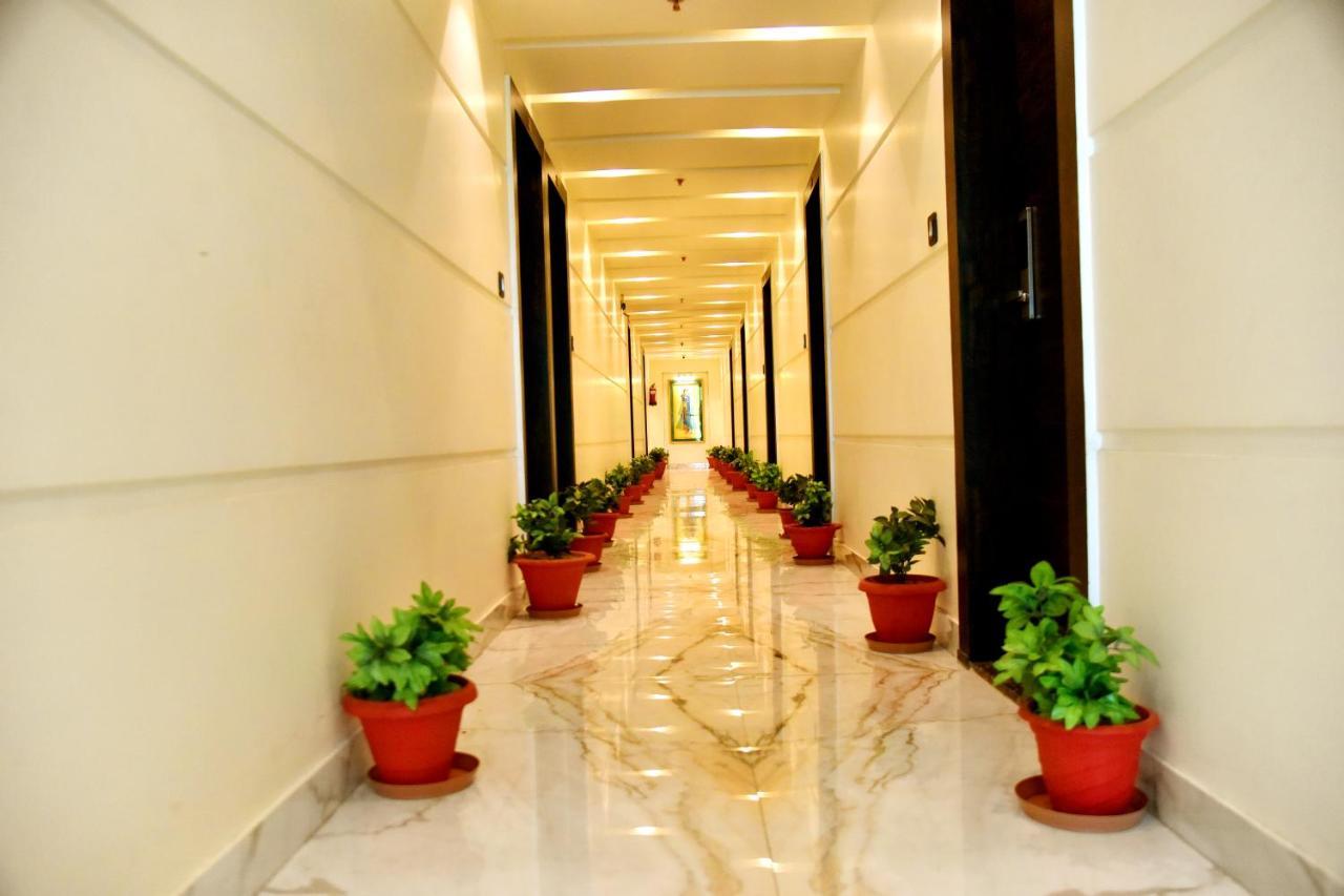 Hotel Vinayak Λάκναου Εξωτερικό φωτογραφία