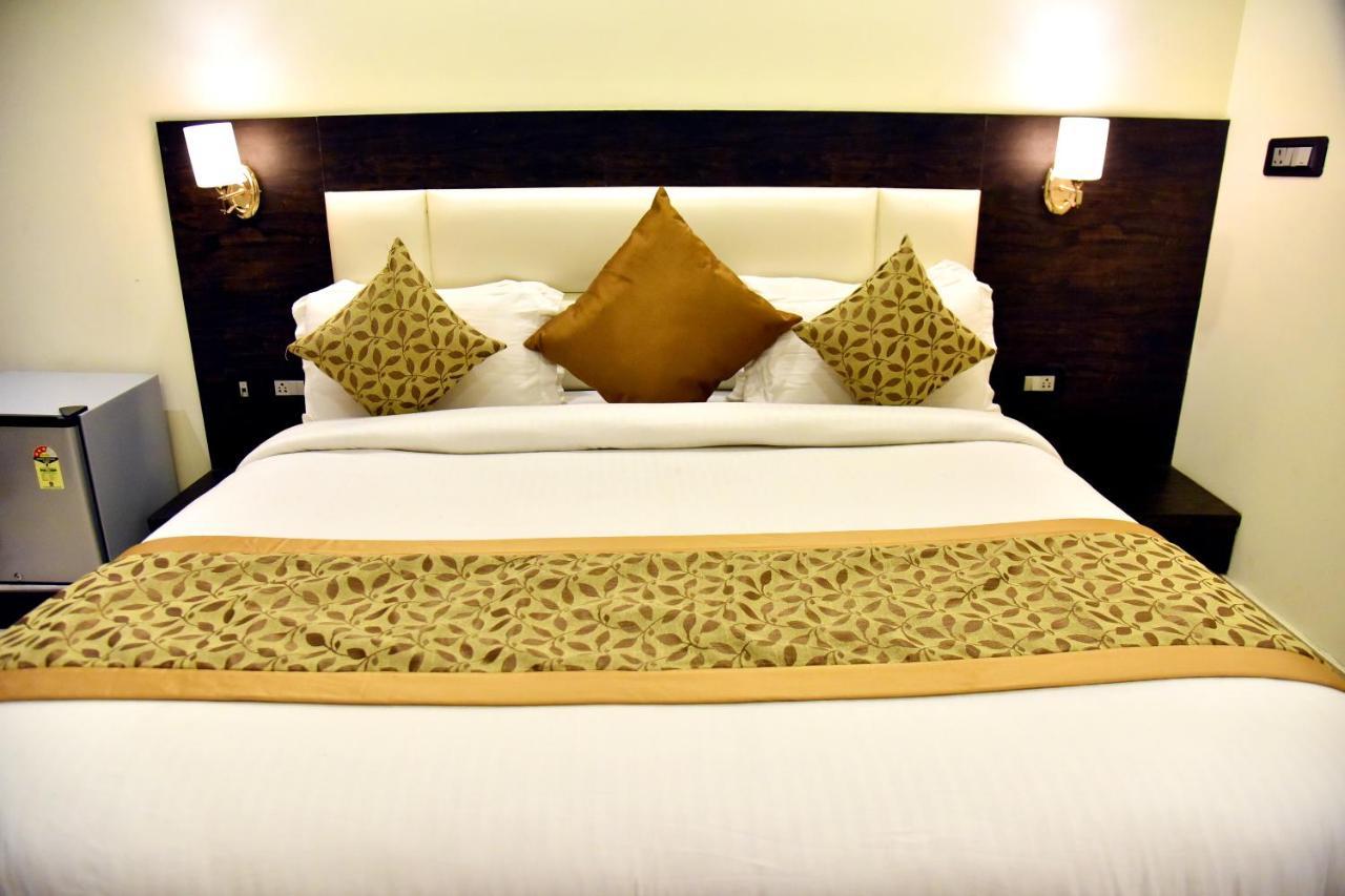 Hotel Vinayak Λάκναου Εξωτερικό φωτογραφία